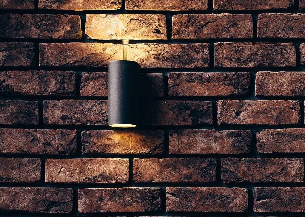 Poser une applique murale sans faire de saignée