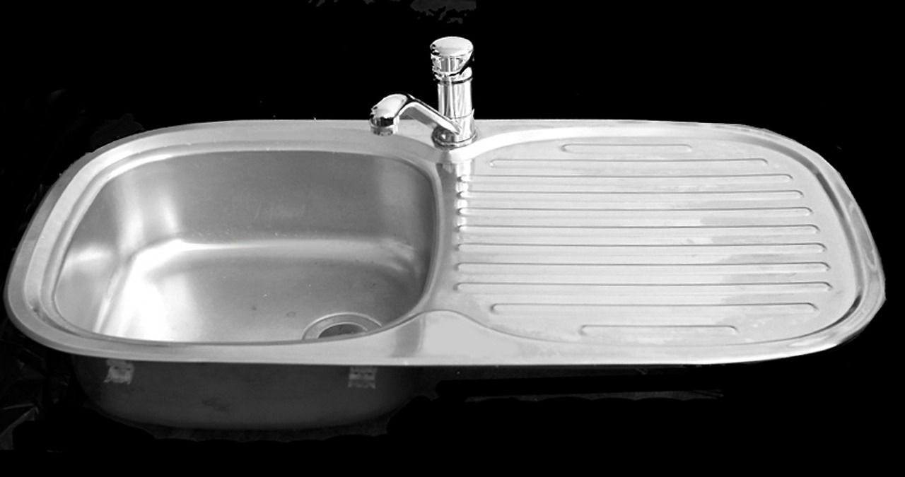 Remplacer un siphon sous un évier de cuisine